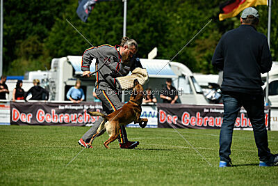 ne pas toucher Aaron